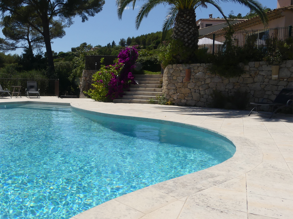 Piscine-coté pool house-2